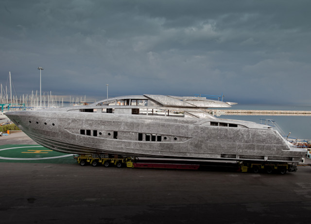 122’ MYTHOS: Riva HEADS FOR THE FUTURE