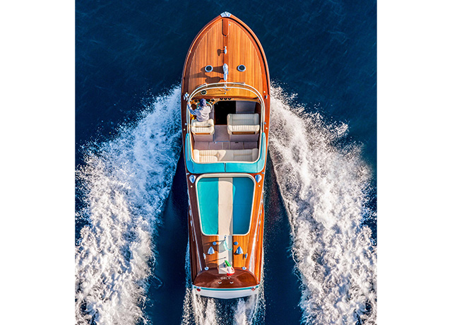 Riva Aquarama. Um livro excepcional editado pela  Assouline para celebrar os 60 anos do icônico runabout Riva